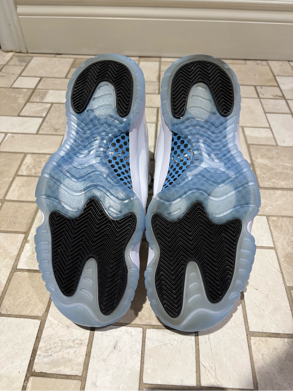 Air Jordan 11 Retro 'Legend Blue / Columbia' 2024 - Size 9 Mens - Picture 4 of 6